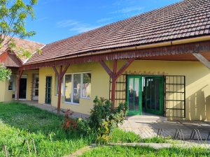 Decs, Kossuth utca elején üzleti ingatlan eladó 10