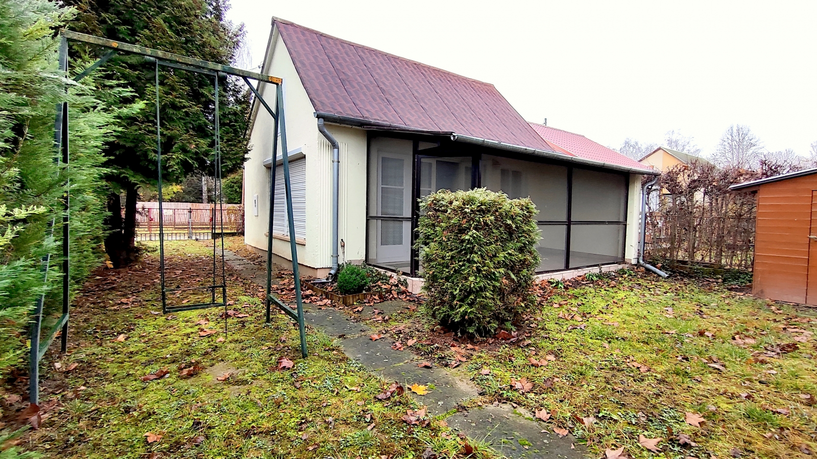 Domboriban, vízpartközeli nyaraló eladó