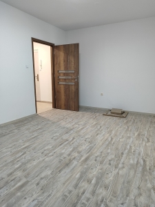 Panorámás, teljeskörűen felújított panellakás 4