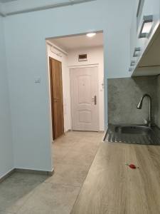 Panorámás, teljeskörűen felújított panellakás 9