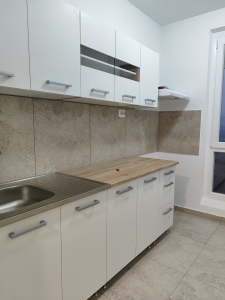 Panorámás, teljeskörűen felújított panellakás 10