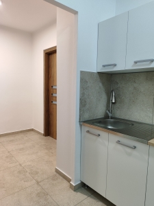 Panorámás, teljeskörűen felújított panellakás 11