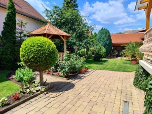 Prémium Polgári Ház+Apartman+Üzlet 25