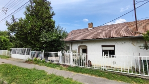 Szekszárd Aranytó utcában felújítandó sorházi ház, nagy telken 3
