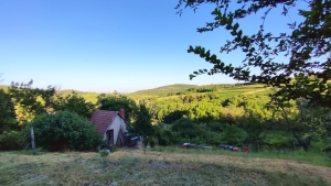 Szekszárd, Baranya-völgyben panorámás tanya, betonút mellett  3