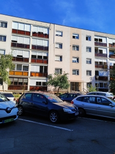 Szekszárd belvárosi 56m2-es, erkélyes lakás 18