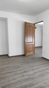 Szekszárd, Első emeleti, felújított téglalakás 7