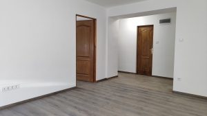 Szekszárd, Első emeleti, felújított téglalakás 4