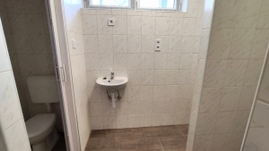 Szekszárd, Első emeleti, felújított téglalakás 13