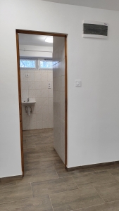 Szekszárd, Első emeleti, felújított téglalakás 10