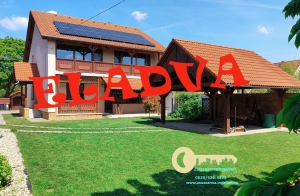 ELADVA! Szekszárd kertvárosában, Családi ház parkosított udvarral eladó 1