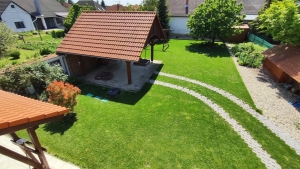 Szekszárd kertvárosában, Családi ház parkosított udvarral eladó 6