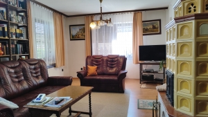 Szekszárd kertvárosi családi ház és vállalkozás egyben eladó! 12