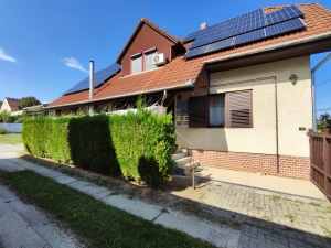 Szekszárd kertvárosi családi ház és vállalkozás egyben eladó! 1