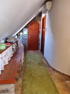 Szekszárd Kossuth L. utcai tetőtéri lakás 15
