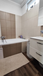 Szekszárd Wosinsky ltp. felújított erkélyes lakás 18