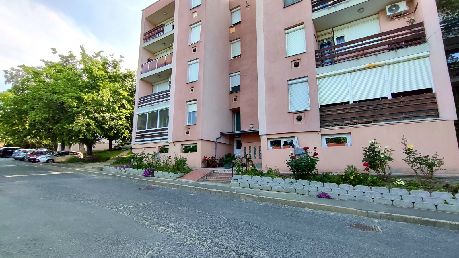 Szekszárd zöldövezeti, 57m2-es erkélyes lakás