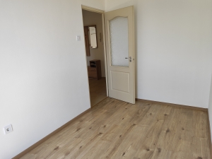 Szekszárdi felújított panorámás lakás Csatáron 12