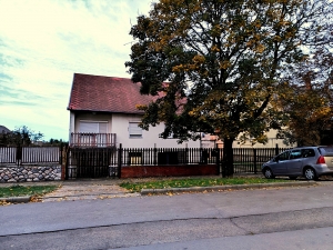 Szekszárd Honvéd utcai családi ház