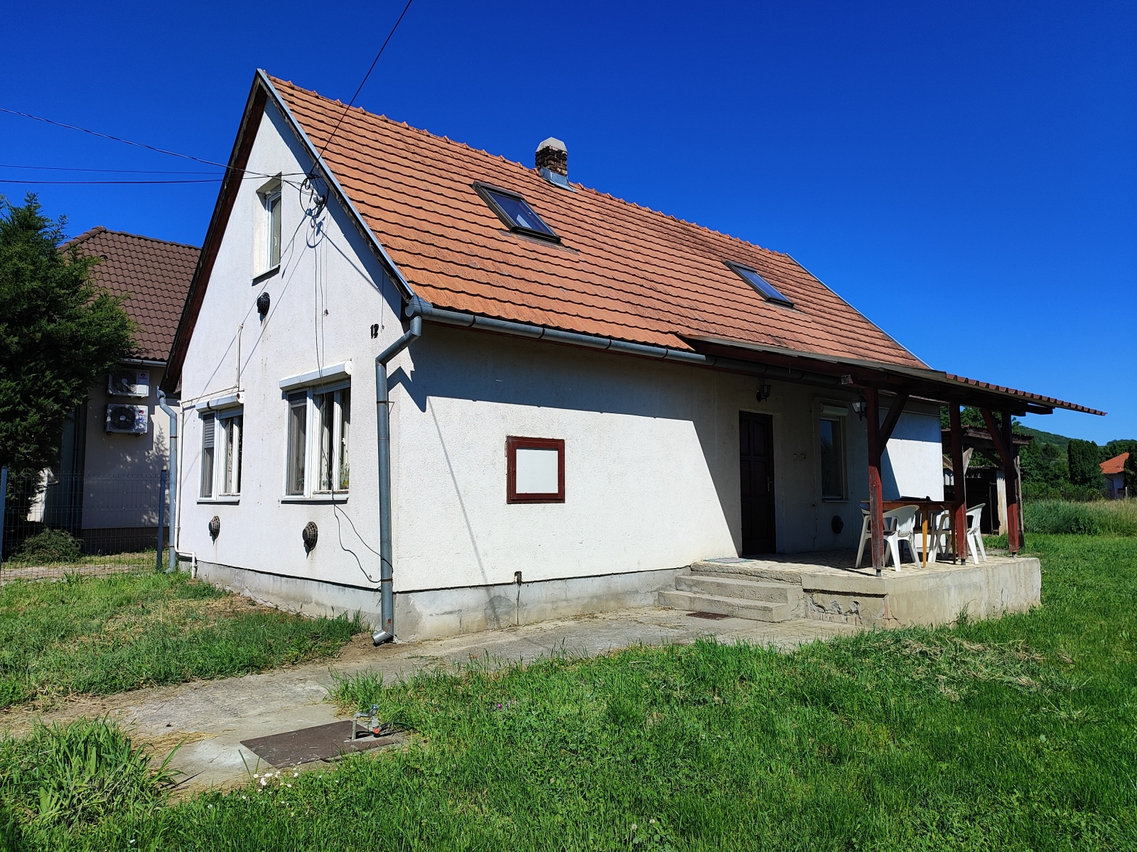 Várdomb, felújítandó családi ház